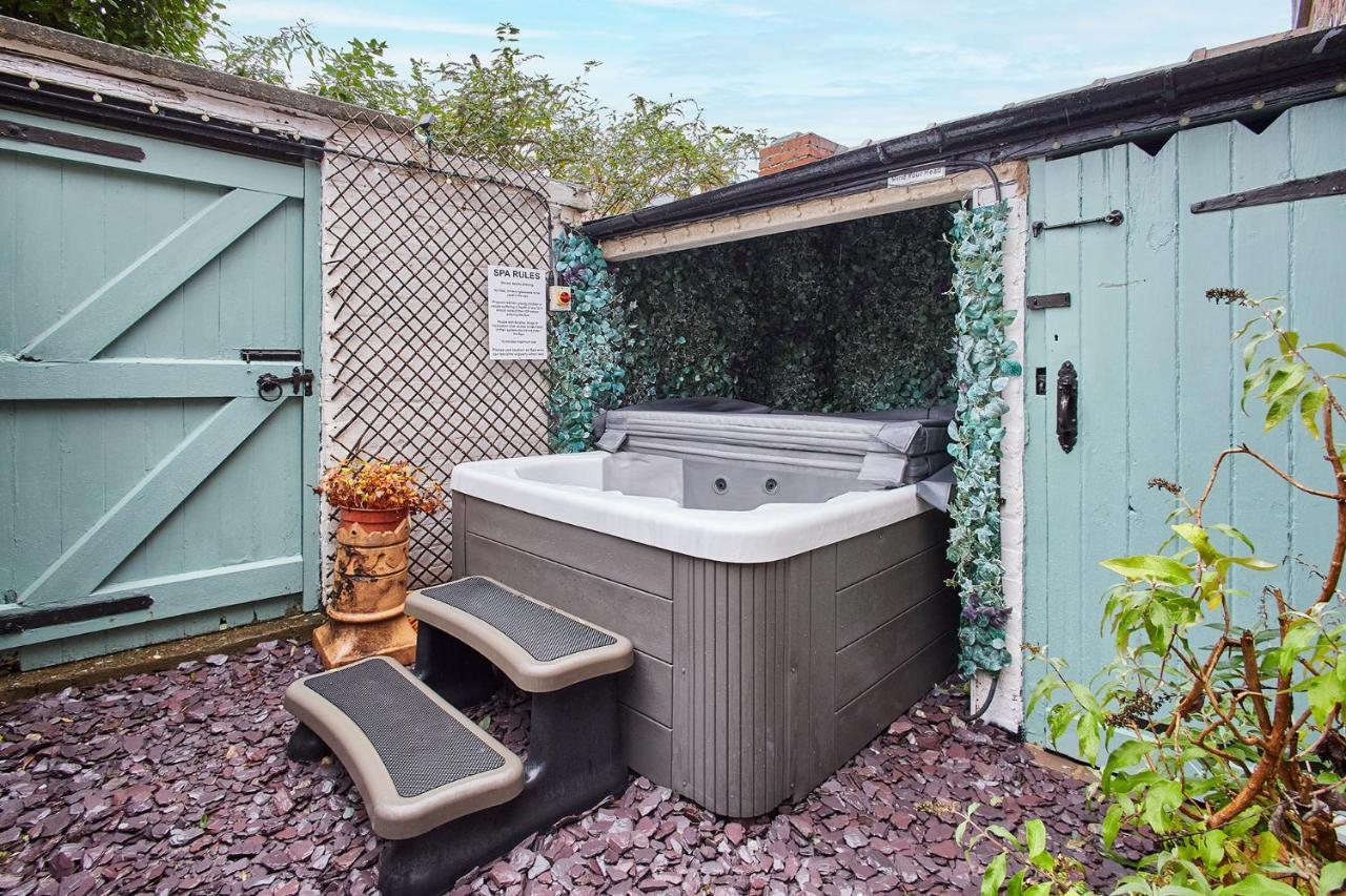 Host & - Allium House Holiday home *